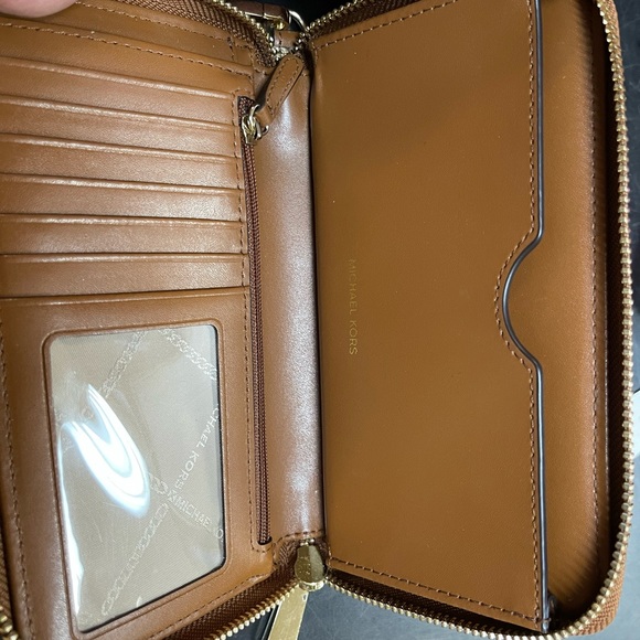 Michael Kors ADELE Logo Zip Around Wallet Wristlet NEW - Picture 3 of 3